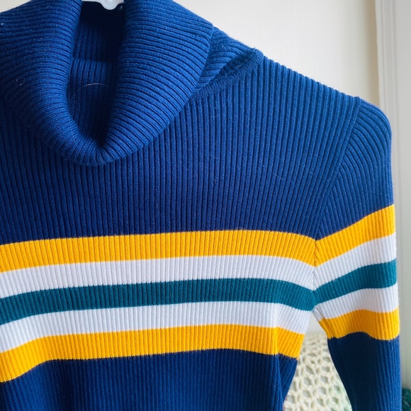 Cropped Turtleneck Sweater - Picture 1 of 3